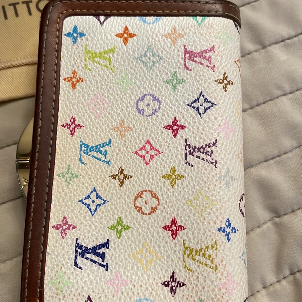 Takashi murkami white Louis Vuitton preloved kiss lock wallet lv gold - Picture 6 of 14